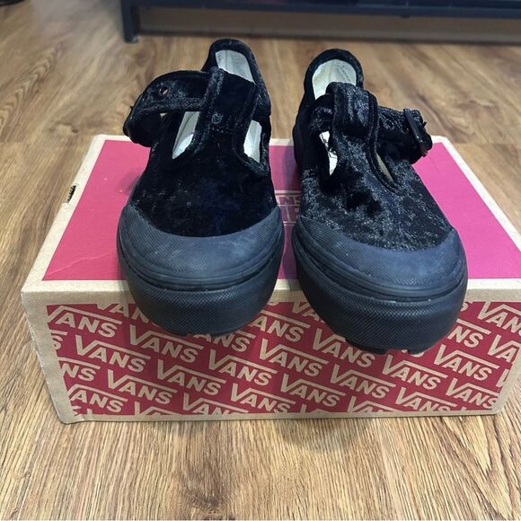 VANS Mary Jane black velvet shoes sneakers women’s 7 new - Picture 2 of 7